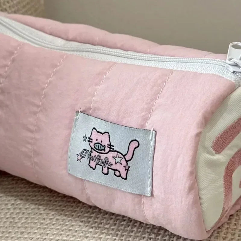 Trousse Kawaii Cylindrique – Grande Capacité en Tissu Doux Rose Pastel