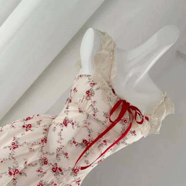Ensemble Romantique : Robe Florale Douce & Cardigan Rouge Tendance - Votre Look Prairie Chic Rêvé !