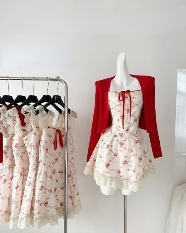 Ensemble Romantique : Robe Florale Douce & Cardigan Rouge Tendance - Votre Look Prairie Chic Rêvé !