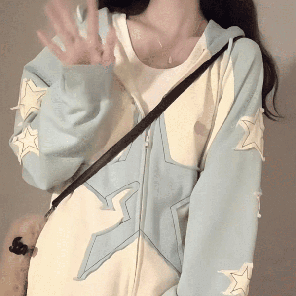 Sweat à Capuche Étoiles Tendance Printemps : Confort Chic et Look Décontracté Incontournable !