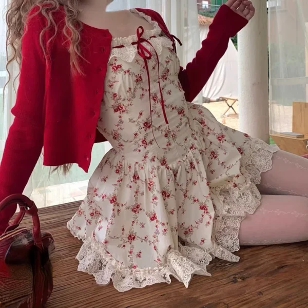 Ensemble Romantique : Robe Florale Douce & Cardigan Rouge Tendance - Votre Look Prairie Chic Rêvé !