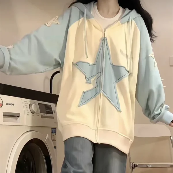 Sweat à Capuche Étoiles Tendance Printemps : Confort Chic et Look Décontracté Incontournable !