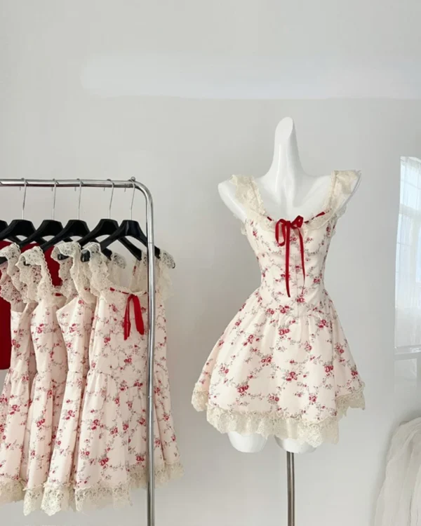Ensemble Romantique : Robe Florale Douce & Cardigan Rouge Tendance - Votre Look Prairie Chic Rêvé !