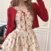 Ensemble Romantique : Robe Florale Douce & Cardigan Rouge Tendance - Votre Look Prairie Chic Rêvé !