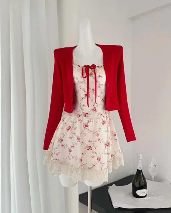 Ensemble Romantique : Robe Florale Douce & Cardigan Rouge Tendance - Votre Look Prairie Chic Rêvé !